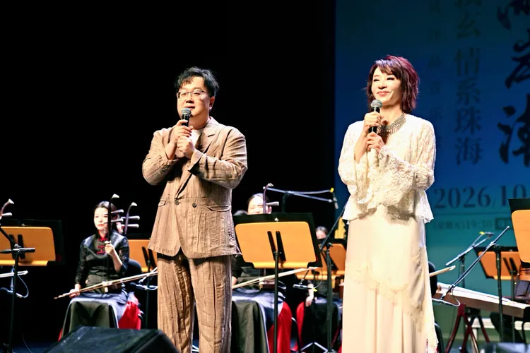 范怡文演唱崔軾玄老師創作的歌曲《美好時光》。翰森娛樂提供