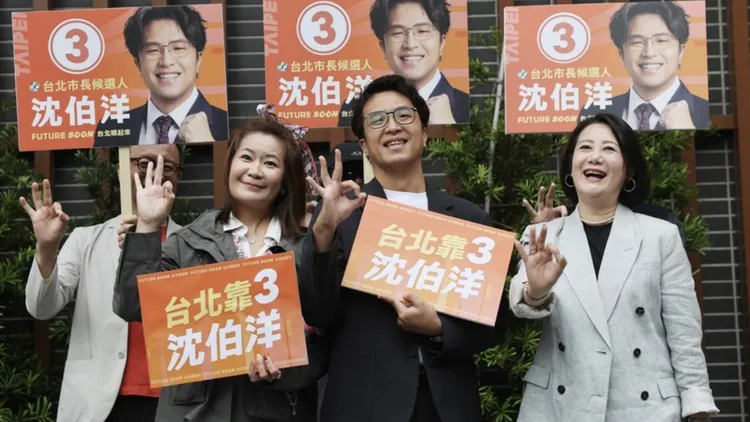 民進黨台北市長參選人沈伯洋抽中3號，團隊喊出「台北靠山沈伯洋，選伯洋就OK」。中央社