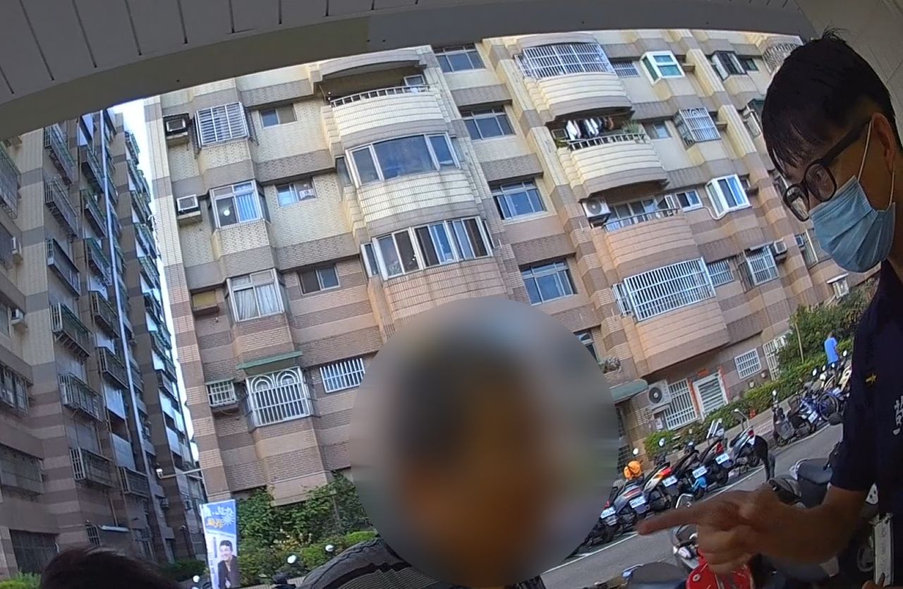 年紀漸長不勝酒力!7旬男超商小酌完跌倒 幸遇警民協助