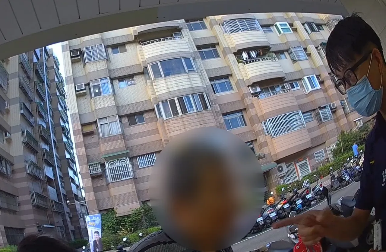 年紀漸長不勝酒力！7旬男超商小酌完跌倒　幸遇警民協助