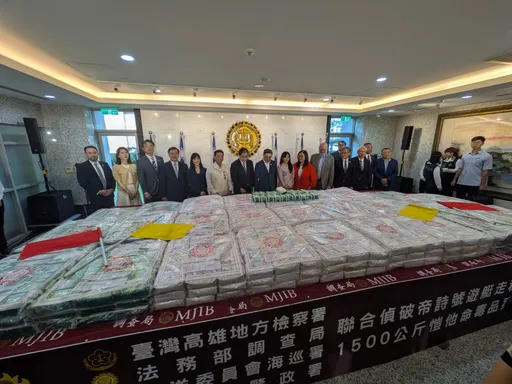 遊艇假釣魚出海接毒　45億愷他命險流入市面！　卓揆南下表揚有功人員