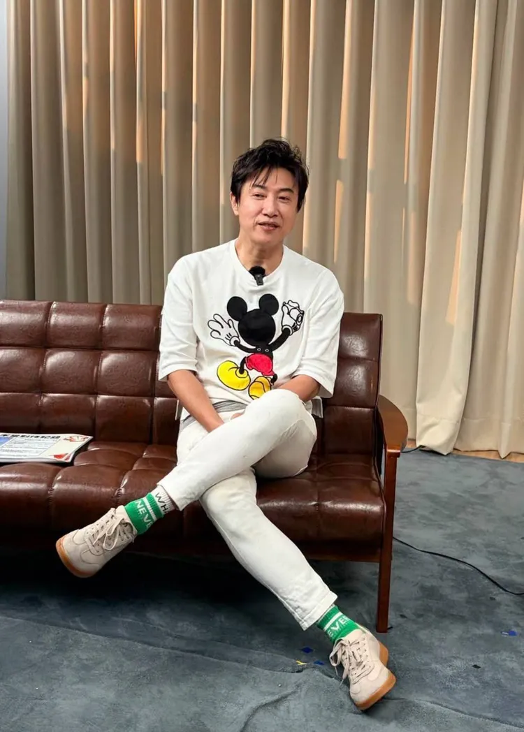 陳鴻這次發文開轟，沒有直接寫出對方姓名，但言詞仍引發外界聯想。翻攝陳鴻臉書