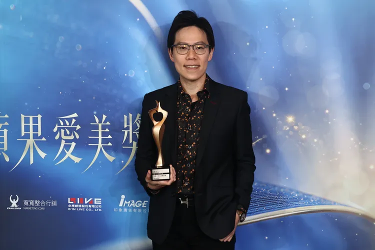 維格醫療集團皮膚專科醫師袁正，在2026蘋果愛美獎中獲得10454票，入選「十大人氣醫師」。攝影中心攝