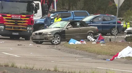 澳洲汽車衝撞夾道球迷！「女童卡車底」10人輕重傷