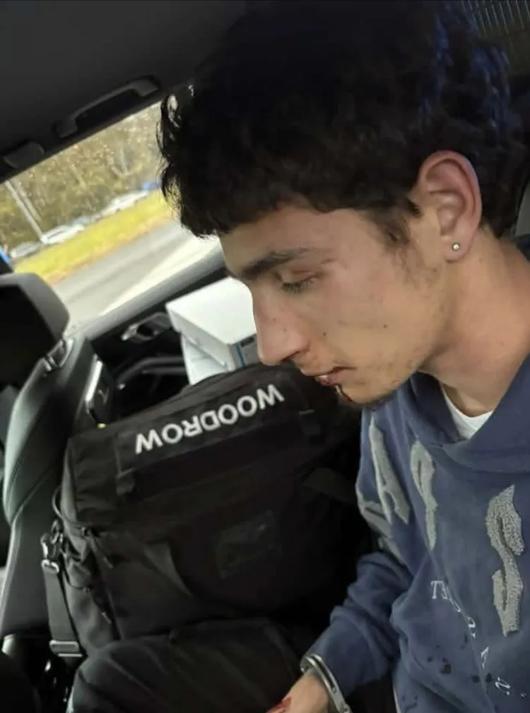 被捕的18歲駕駛。翻攝X