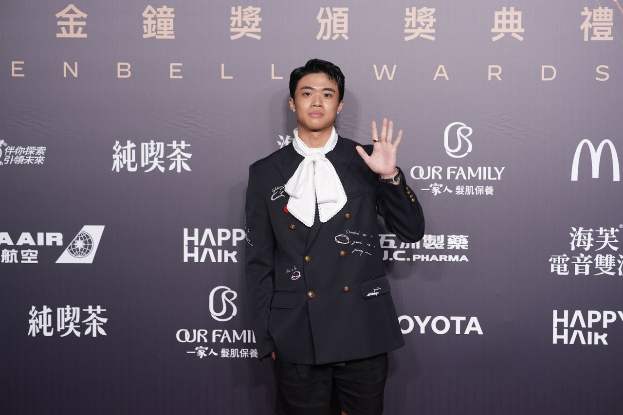 金鐘紅毯|《囧男孩》童星「短褲走紅毯」許願二搭劉冠廷