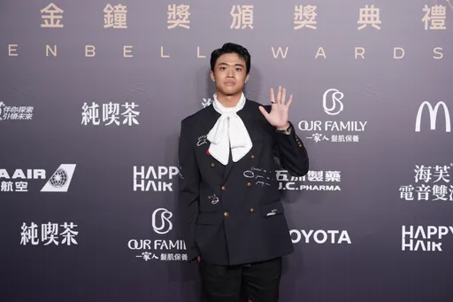 金鐘紅毯｜《囧男孩》童星「短褲走紅毯」許願二搭劉冠廷
