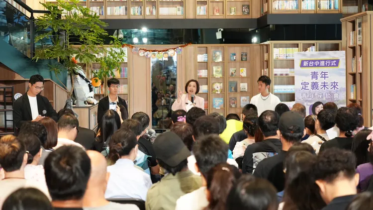 何欣純今舉辦「新台中進行式—青年定義未來」座談會。何欣純競總提供
