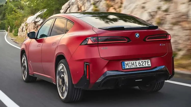 BMW同步預告高性能iX4 M60 xDrive，最大輸出603匹、峰值扭力約875Nm，0～100km/h加速3.9秒，電子限速最高240km/h。原廠照片