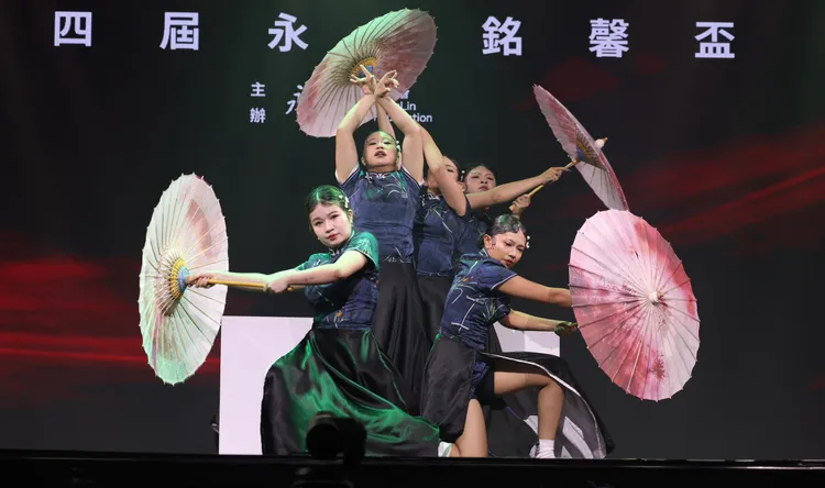 街舞公開組The Phoenix的演出搏得滿堂彩。攝影中心攝