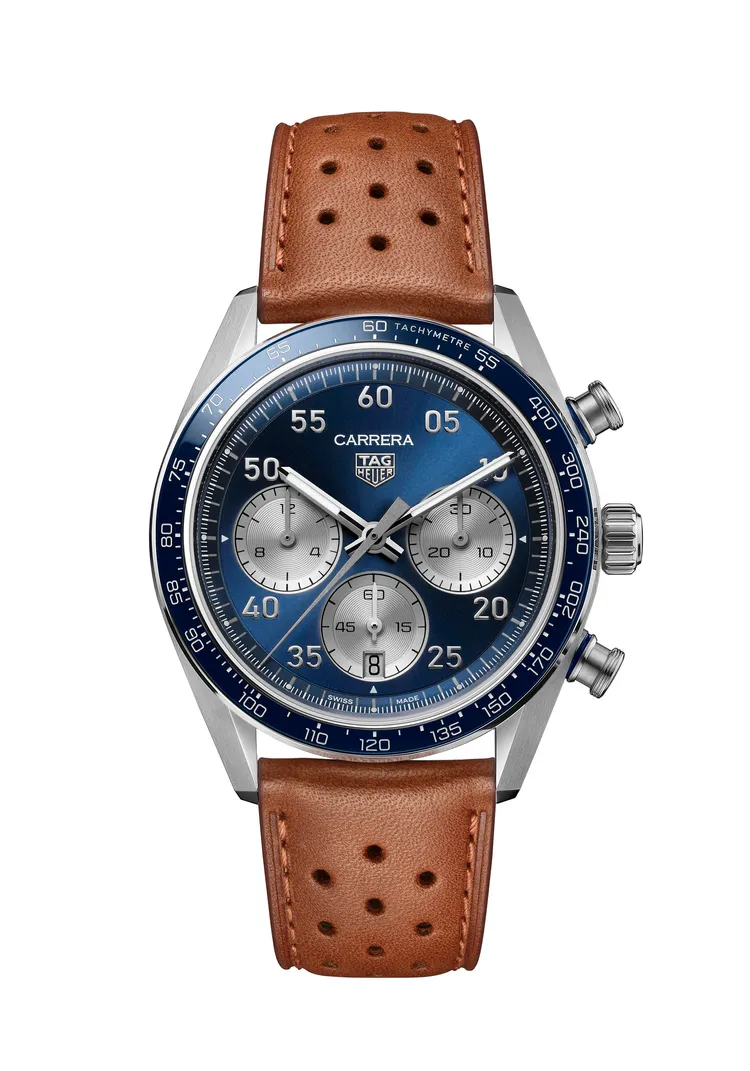 TAG Heuer Carrera Sport計時腕錶42毫米藍面皮革錶帶款，20萬5400元。品牌提供