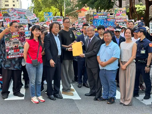 與外送工會赴公平會「反對數位服貿 2.0」！王世堅：經濟部長行政不中立該下台