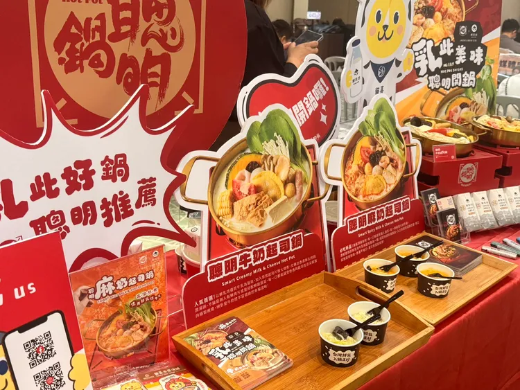 聰明鍋對湯底的創意，結合鮮乳坊對鮮乳品質的堅持，碰撞出香辣、濃郁順口的全新滋味。陳揚盛攝