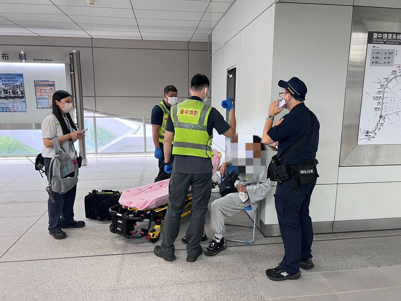8旬婦中捷突升高血壓 急向站務員求助!
