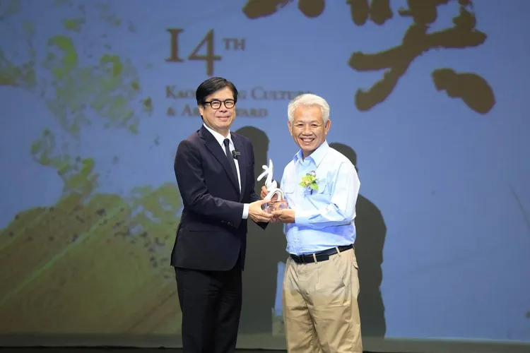 攝影家楊順發以勞動者與藝術家雙重身分是高雄文藝獎首位攝影類得主。翻攝畫面