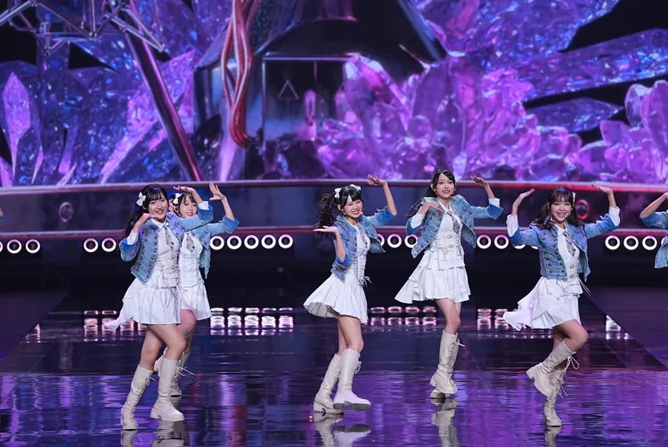 正妹女團TPE48開場表演。