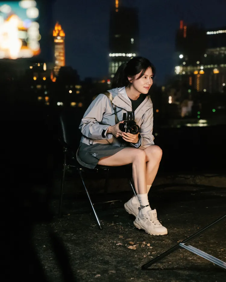 林予晞近日深夜出外景時搭配PALLADIUM聯名防水鞋。品牌提供