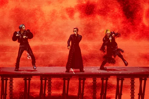 BIGBANG大巨蛋｜驚喜唱台北限定版中文詞！GD被太陽拱出「10塊肌」諧音哏吐槽