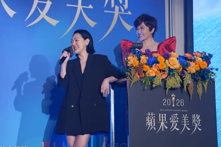 小S（左）與寇乃馨台上互動默契幽默。攝影中心攝
