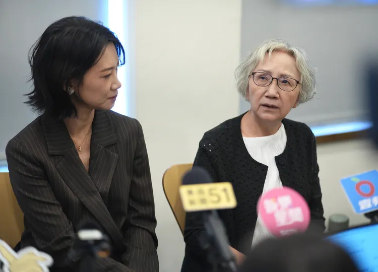 吳奕蓉和陸弈靜演母女。彭欣偉攝