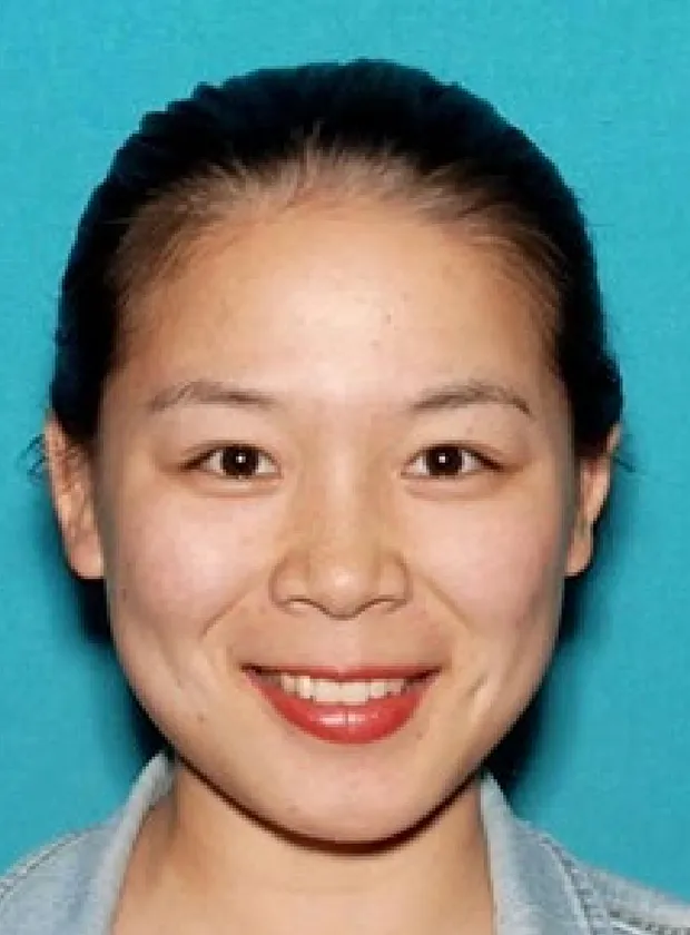 34歲的張婉瑩特地飛到西雅圖偷拍賴廷與一家影像。FBI提供