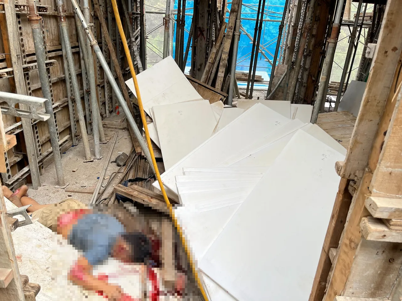 基隆驚傳工地事故！工人遭吊掛板材砸中　腦漿外溢身亡