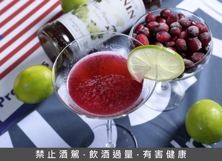 蔓越莓接骨木花雞尾酒。AMBER HILL提供