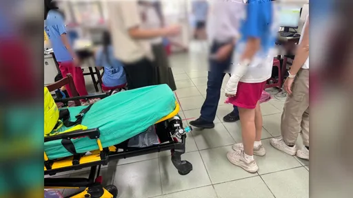 台南國中教室突飄刺鼻氣體！防狼噴霧疑遭踩壓　7學生送醫