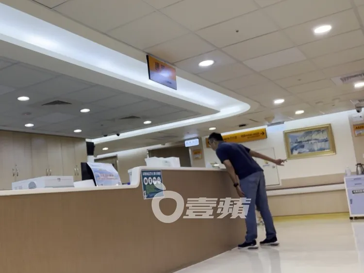 林志玲哥哥現身護理站，跟護理師訂晚餐。特勤中心攝