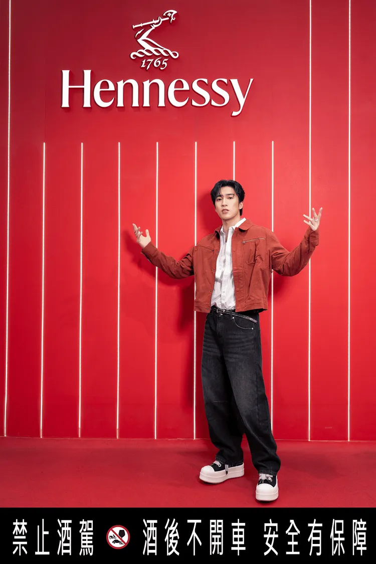 婁俊碩出席Hennessy融音之境限定快閃店暨派對活動，攜手DJ帶來開幕演出。業者提供