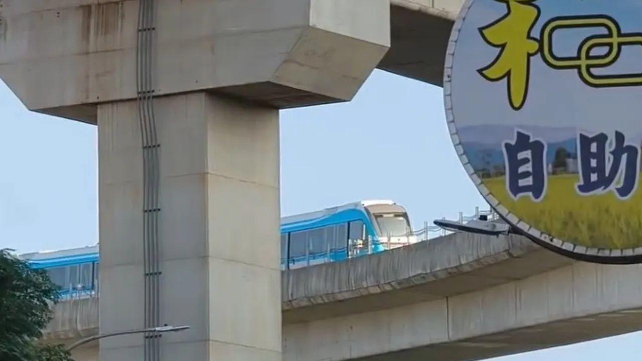 三鶯線又壞了！電力異常「卡半空不動」　停駛畫面曝光