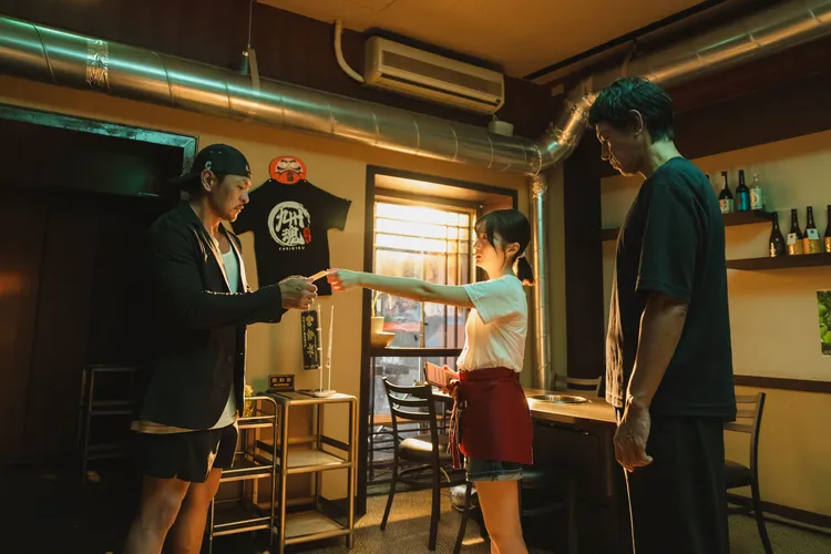 夢多（左起）、大島涼花和与座重理久在《我在當總統》片中患難見真情。萊智方體提供