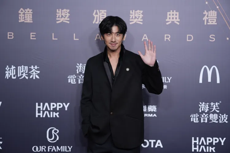 傅孟柏將角色延伸到紅毯服裝。攝影中心攝