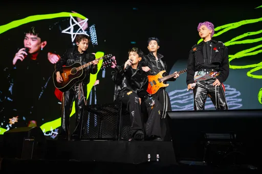 理想混蛋首攻雄蛋吸2萬粉同嗨　吉他手「寫真年曆」拖1年遭爆料：青峰也在等