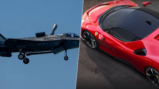 法拉利和戰機「尬車」！玩命對決F-35B　傳奇車手致敬舒馬克