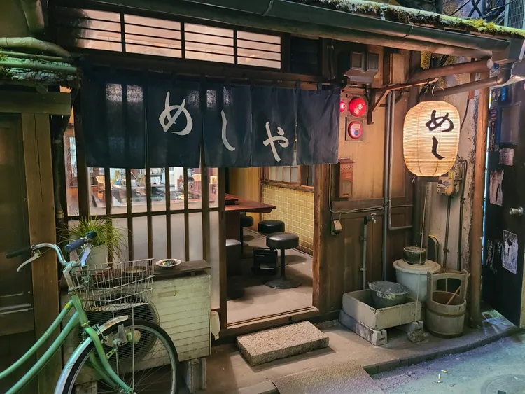 《月見食堂．夜市集》打造療癒市集。華視提供