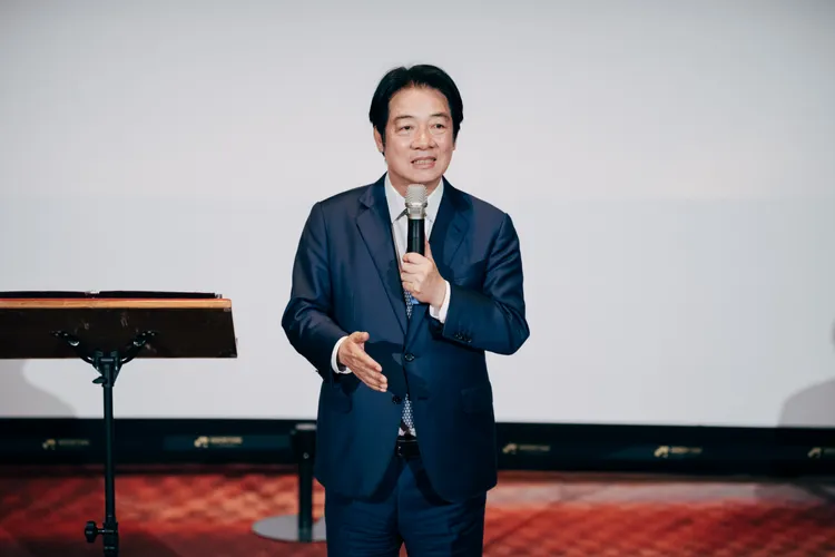 賴清德總統親臨現場看紀錄片《世紀初戀 楊麗花》。公視提供