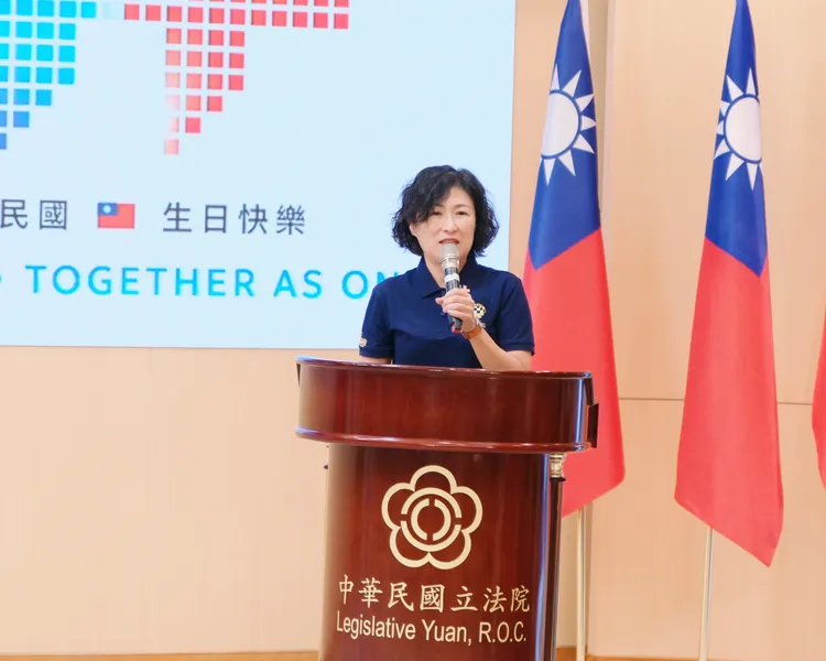 饒慶鈴邀請民眾到台東欣賞國慶焰火與音樂演出，在太平洋岸感受南島文化魅力。內政部提供