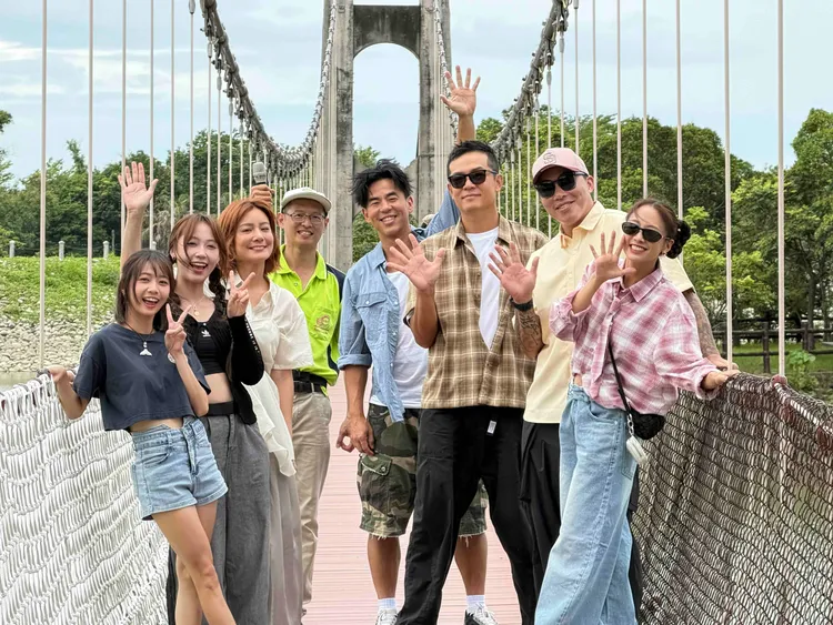 《嗨！營業中》夥伴們前進大坑農場採收破布子。好看娛樂提供