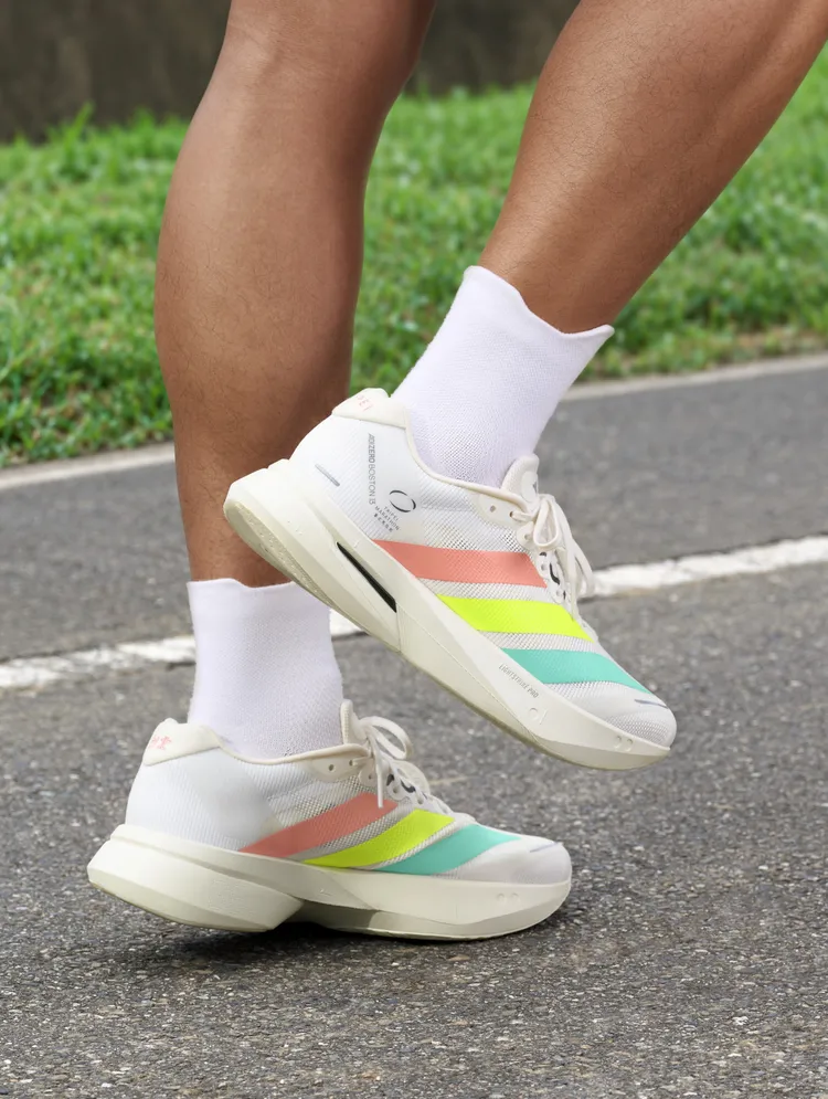 adidas x 臺北馬拉松ADIZERO BOSTON 13限定配色，4290元。品牌提供
