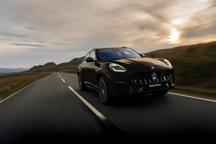 Grecale Modena Vetta搭載2.0升Hybrid油電複合動力系統，最大馬力330CV、峰值扭力450Nm，搭配Q4主動式四輪驅動，0至100km/h加速僅需5.3秒。業者提供