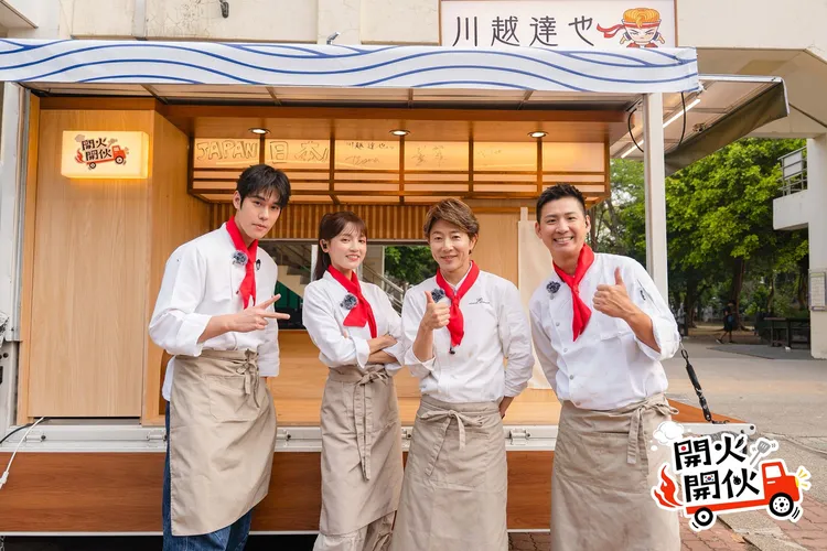 周予天（左起）、Dora、川越達也及施捷夫 透過日式炒麵麵包吸引高中生。TVBS提供