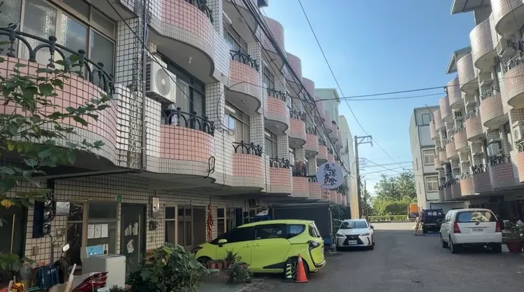 不只永康，李父在六甲區購入老屋修繕後出租，名下房產不少。民眾提供