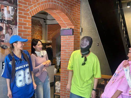 李雅英苦等許光漢上節目　黃豪平連戴3層頭套整慘她